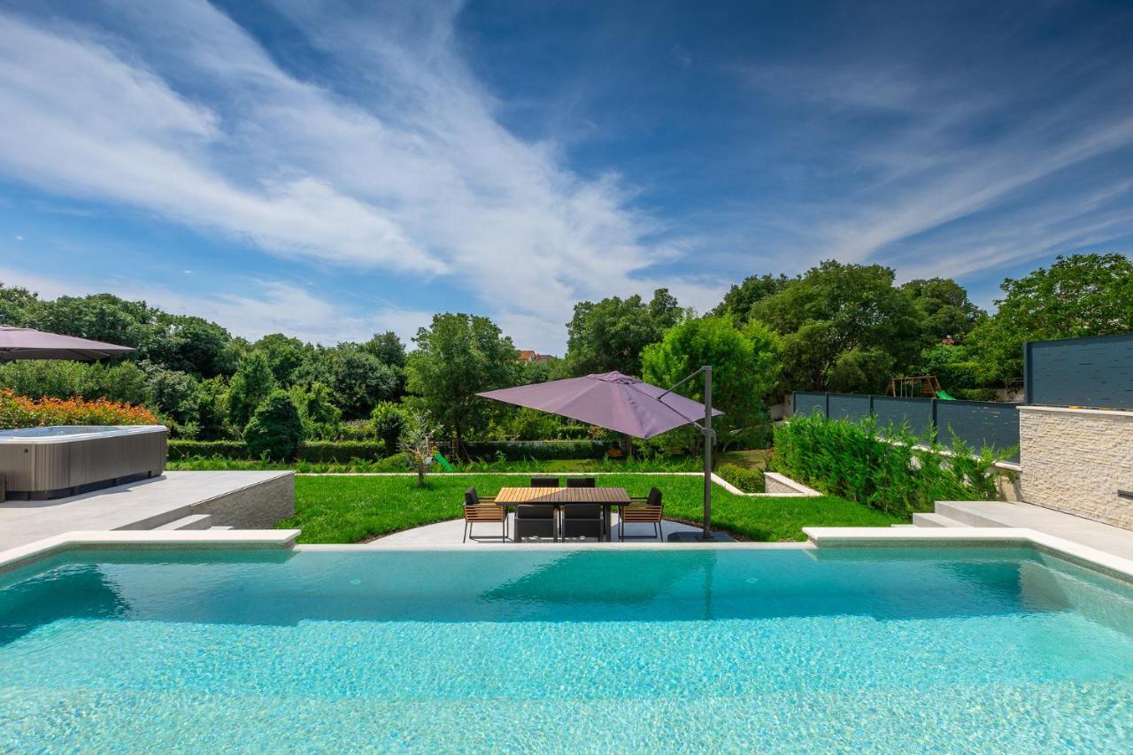 Villa Cascada Muntić Extérieur photo