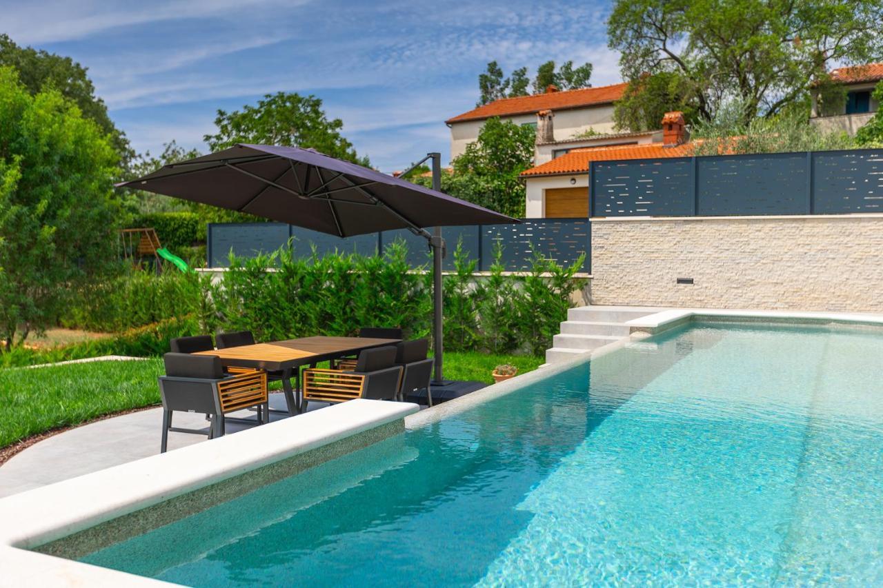 Villa Cascada Muntić Extérieur photo