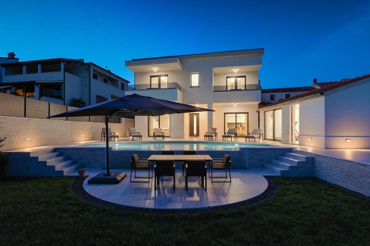 Villa Cascada Muntić Extérieur photo